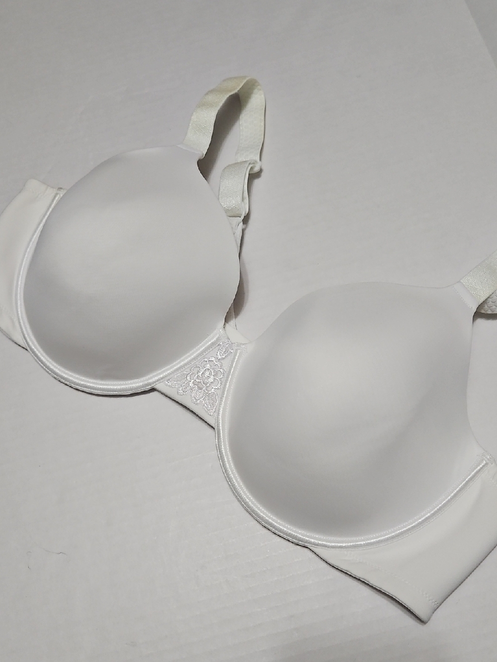 Vanity Fair Smooth White Underwire Seamless Full Coverage Bra Size 44C